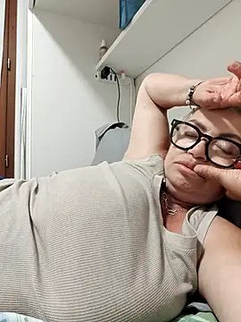 LindaL live cam on StripChat