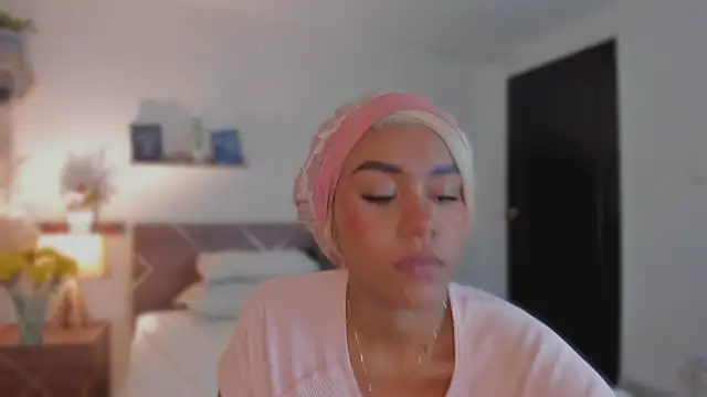 YariRose webcam