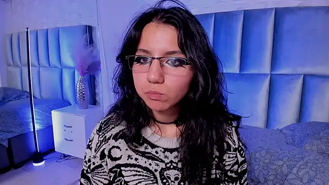 HollyPeach webcam