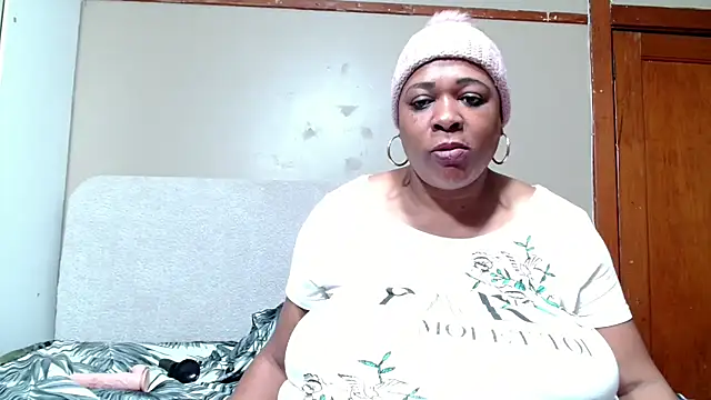 BUSTYQUEEN56_ webcam