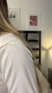 valery_and_Dani_ webcam