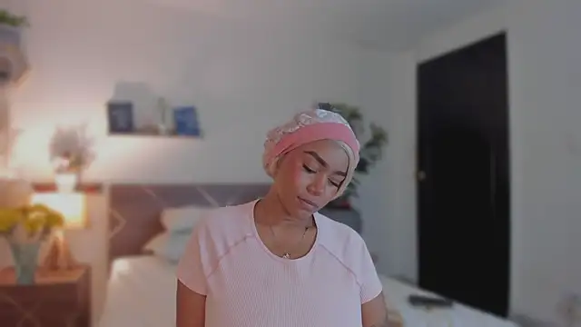 YariRose webcam