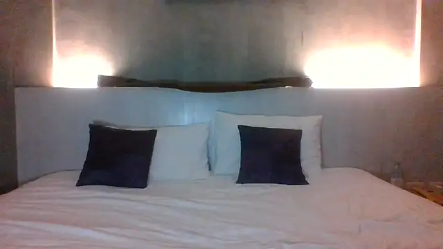KynekoBtbf webcam