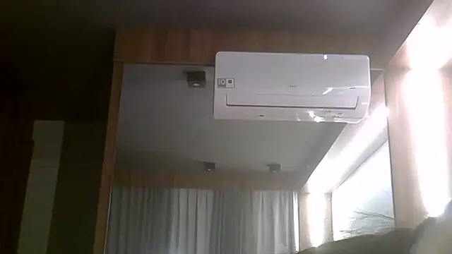 SkinnyKitten webcam