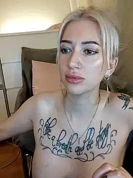Gina-Lumara live cam on StripChat