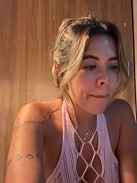 Emilia_Bakerr webcam