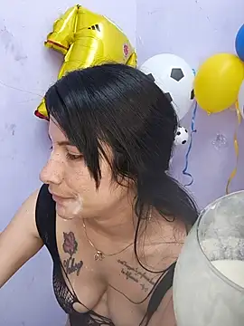 laurahotdirty webcam