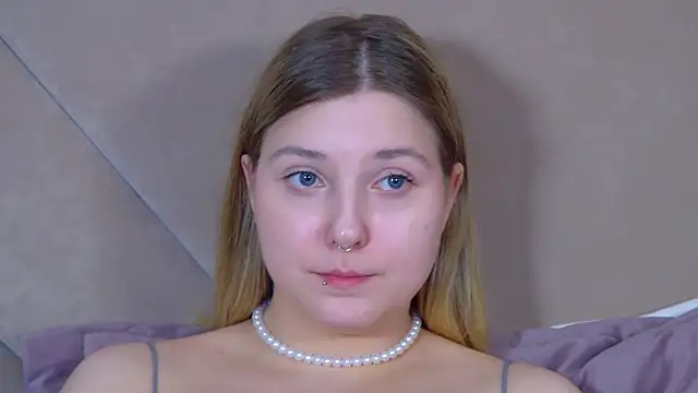 TinnaBurton webcam