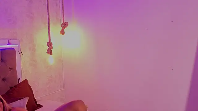 chloe_bronze webcam