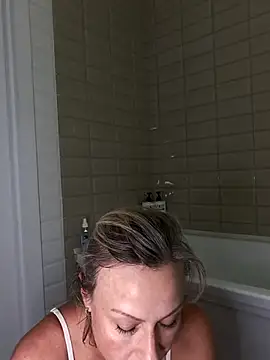 Elle_Milfa webcam