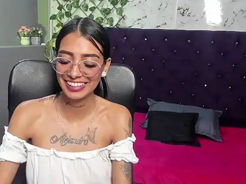KarlaSlutSkinny__ webcam