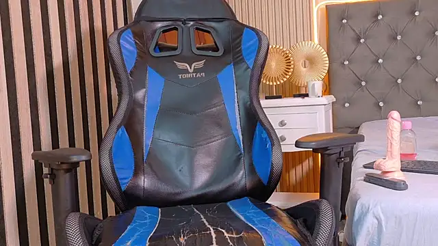 Alex_Bloom webcam
