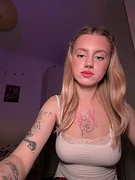 blondiedoll webcam