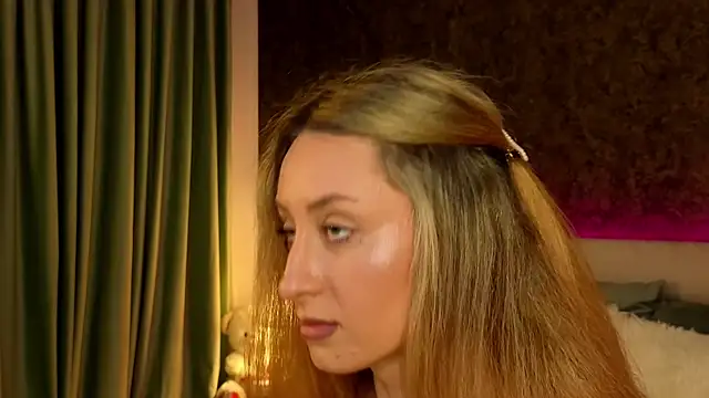 ChloeBelleX webcam