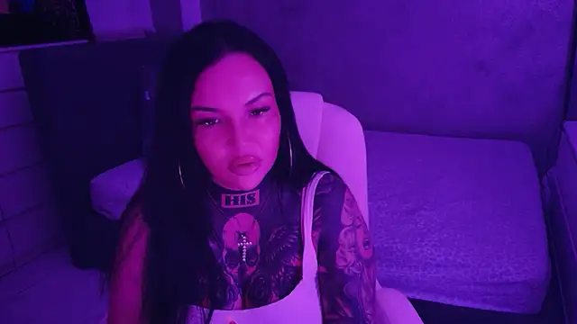 _MelinaCurves_ webcam