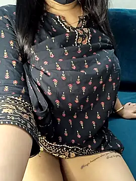 le modèle SSiya- est en webcam porno dans un show sur le site stripchat, il possède les tags suivants: girls,anal,best,big-ass,big-nipples,big-tits,black-hair,blowjob,cam2cam,cheapest-privates,cowgirl,curvy,deepthroat,dirty-talk,doggy-style,double-penetration,e-girl,fingering,fisting,flashing,hindi,indian,jerk-off-instruction,latex,long-hair,mistresses,mob