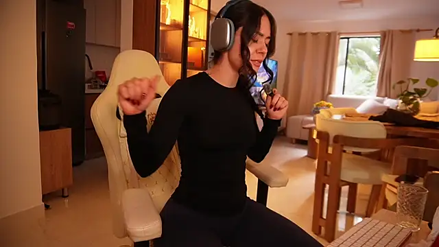 Madisonlara1 webcam
