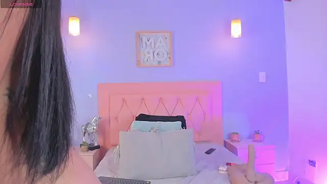 naomy_gyal_ webcam
