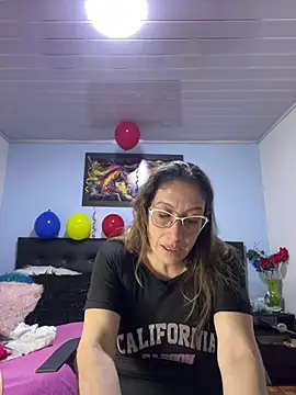kaylaMinov_ webcam
