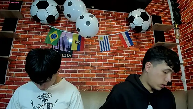 Hoot_boyss_ live sex cam