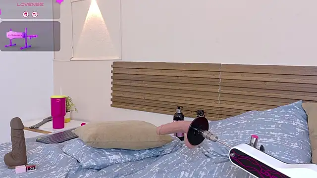 mia_gold_ webcam