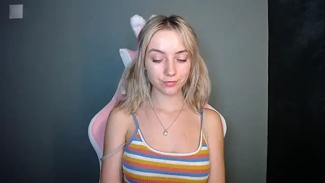 LuciaYoung webcam