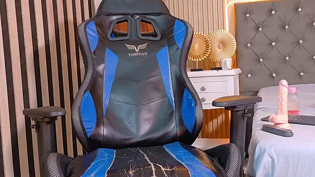 Alex_Bloom webcam