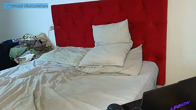 NicoDavisOfficial webcam