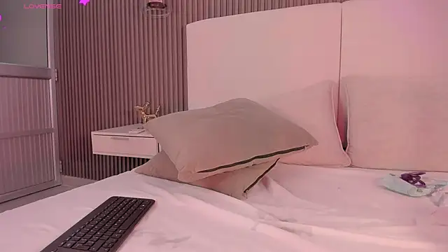 annie_clarkson webcam