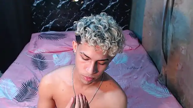 Wild_Squad live cam on StripChat