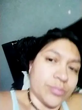 LatinSquirtBaby webcam