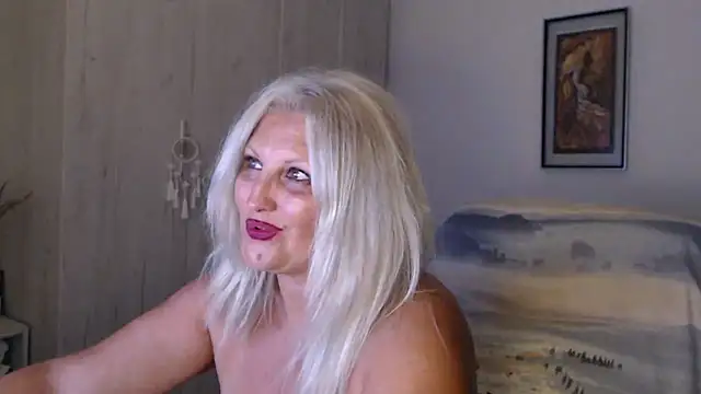 Divineblond webcam