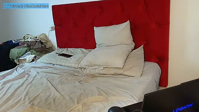 NicoDavisOfficial webcam