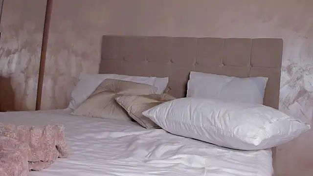 KaylaBenz webcam