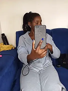 Suckmysweetboobs webcam