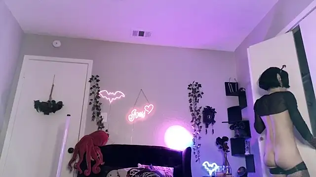 Ivey_Strigoi Live Web Cam Show