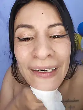 laurahotdirty webcam