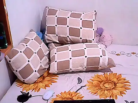 sweetyummybabygirl - Sweetyummybabygirl's free webcam - UK Sex Cams