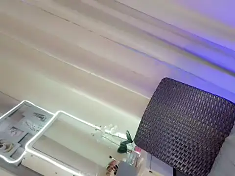 Hotsiren101 webcam