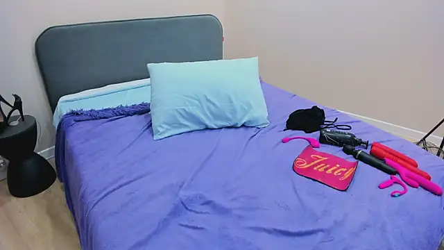 FlirtyMary webcam