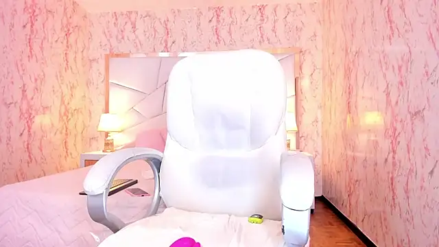 Emily_Whinfre webcam