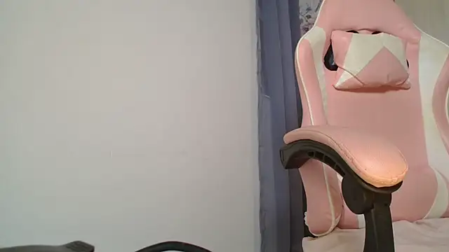 emmily_forev3r's live cam