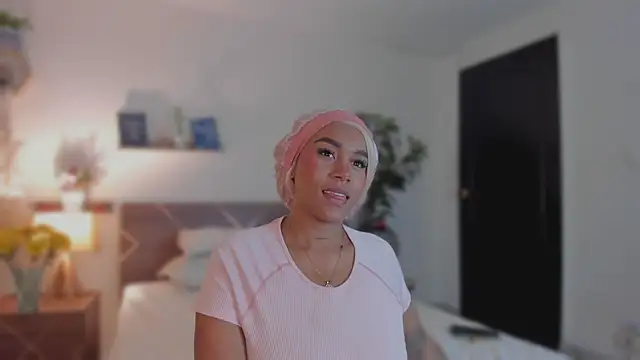 YariRose webcam