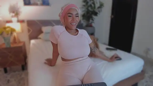 YariRose webcam