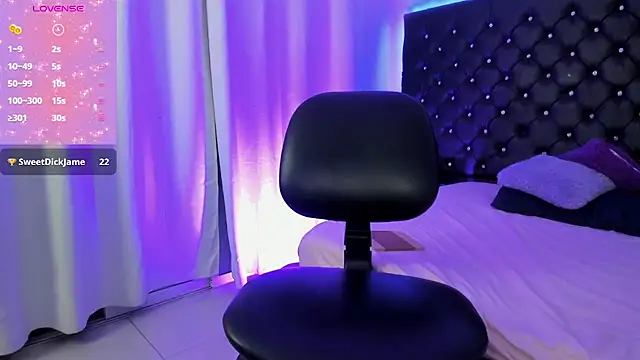 BellaRoge webcam