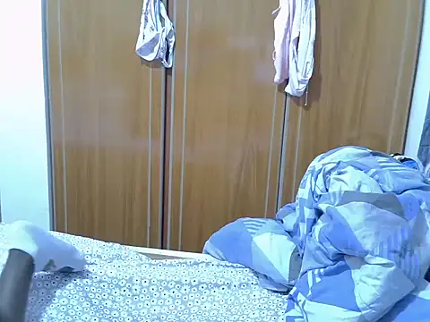 kaya_bear webcam