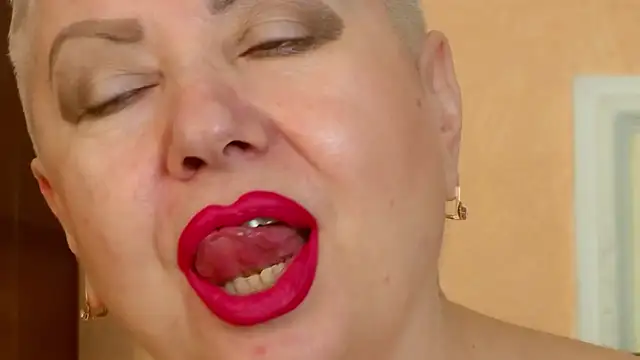 LadyPosh webcam