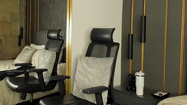 Alisha-Bond webcam