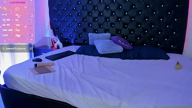 BellaRoge Live Web Cam Show