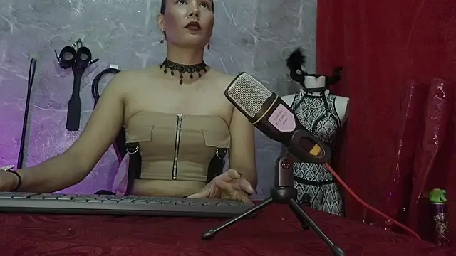 NicolLady webcam